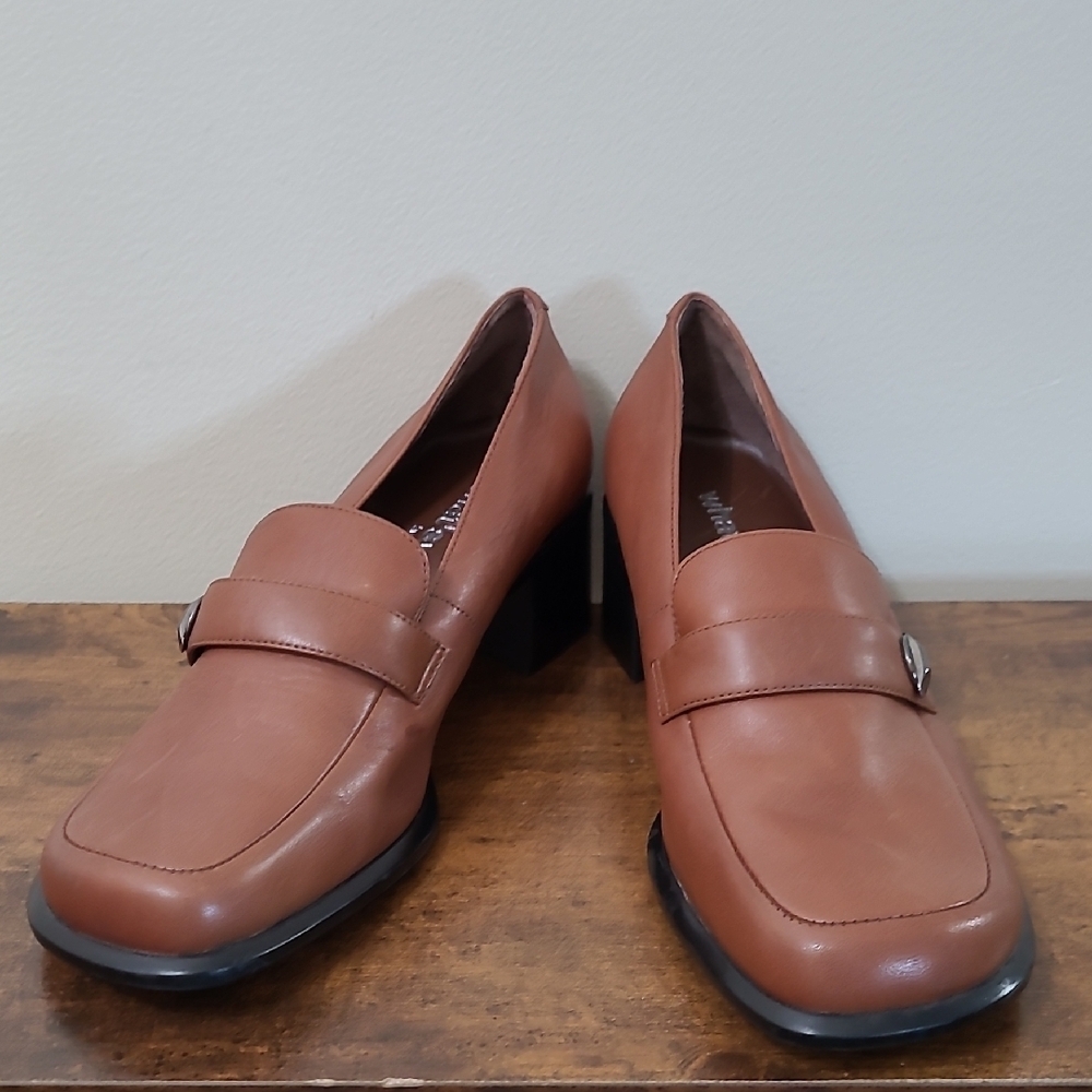 What's What by AEROSOLES Tan Leather Heeled Loafers size 7.5